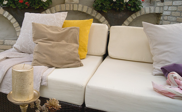 Kissen auf Sofa